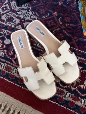 Steve Madden white Cream Haydn Cutout Slide Sandal size 8